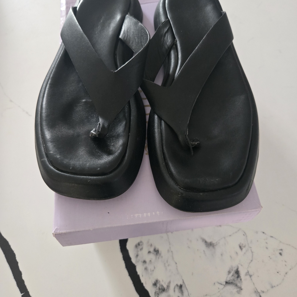 Madden Girl Women's Black Thong Sandals Size 8